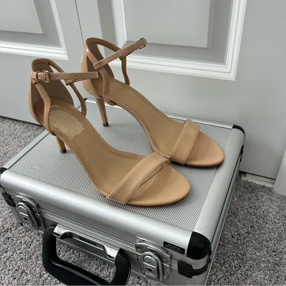 Michael Kors Nude Patent Leather Strappy Heels – Size 7.5 - Picture 4 of 7